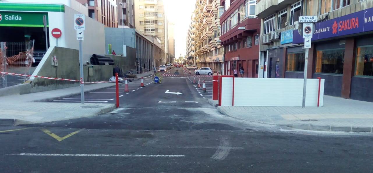 Finalizando los trabajos de Impermeabilización, aceras, canalizaciones y asfaltado en calle Pilarillo Seco.  Gran Canaria.